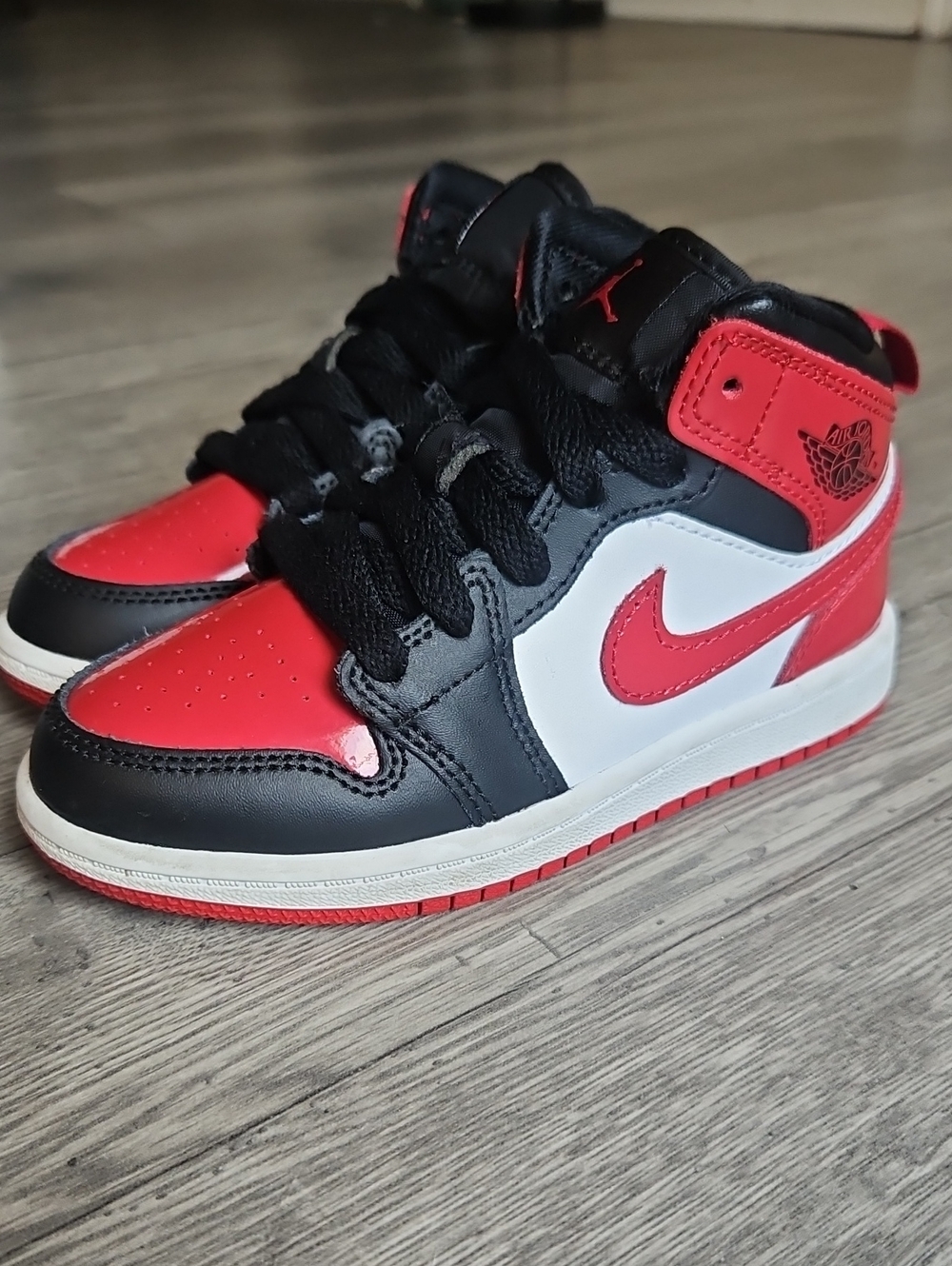 Boys Preschool Jordan 1 Mid SE Black/Varsity Red/White Sz 11